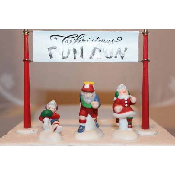 Dept 56 North Pole - Christmas Fun Run - Picture 1 of 10